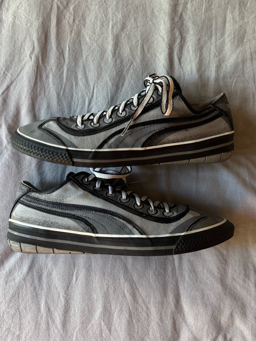 Puma - Pop Art Low-Top Sneakers in Gray and Black sketch style